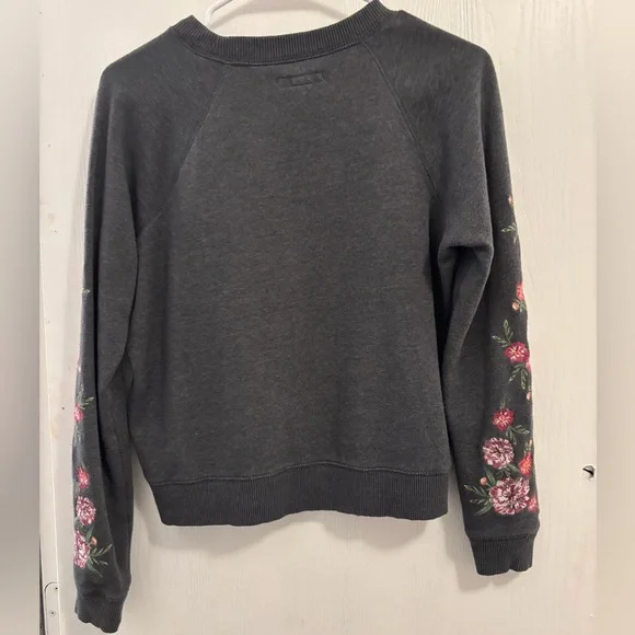 Aeropostale Gray Crewneck With Floral Embroidered Sleeves Womans Size Small - Picture 2 of 6
